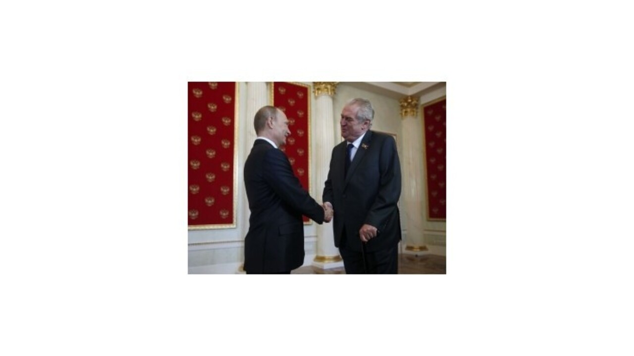 Politici sa hádajú pre Zemanovu cestu do Ruska, vraj sa hrbil pred diktátorom